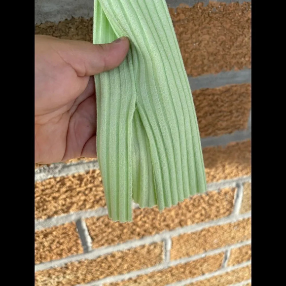 MONROW  Turtle Neck Tee in Wasabi medium - Picture 5 of 6